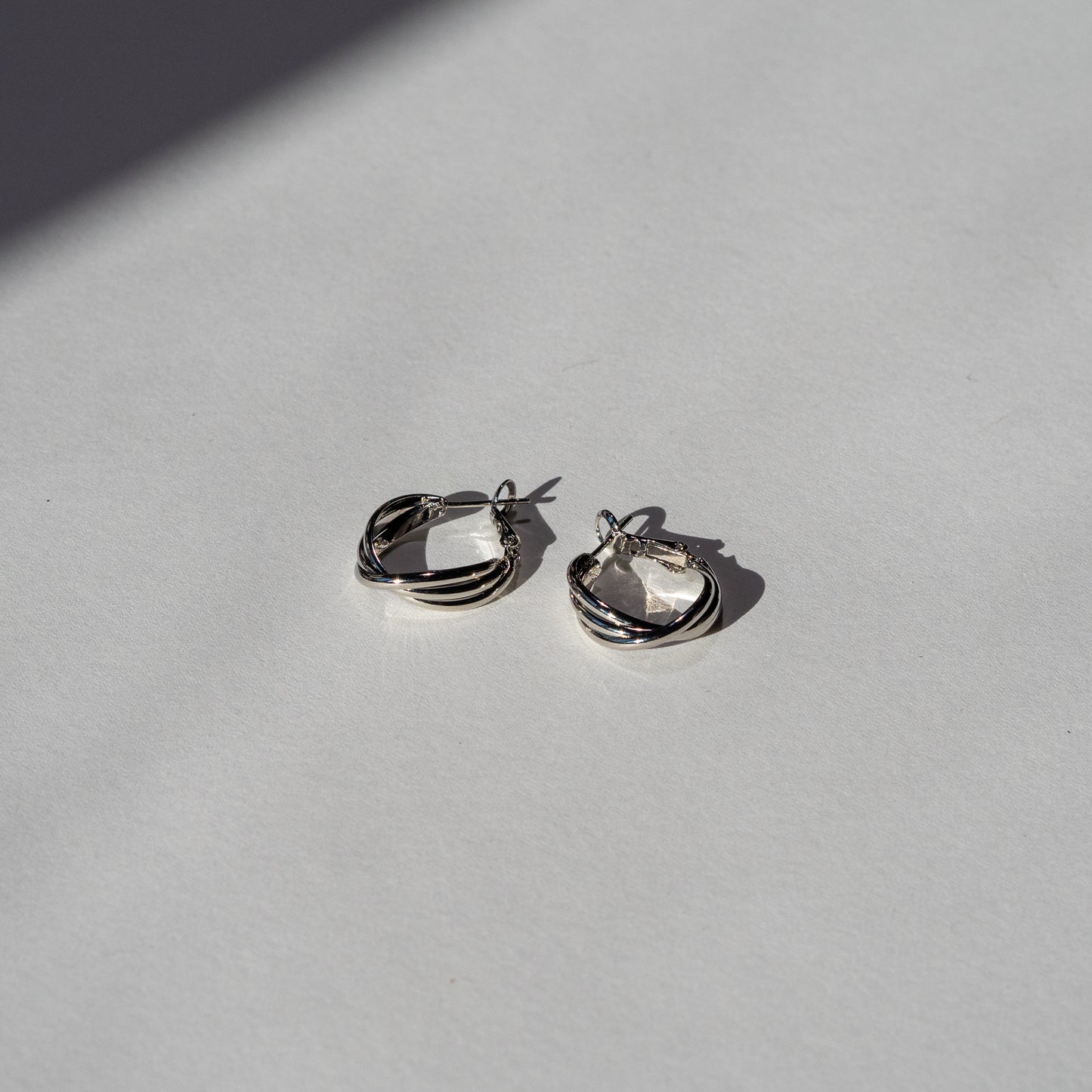 Semmi Small Swirl Hoop Earrings