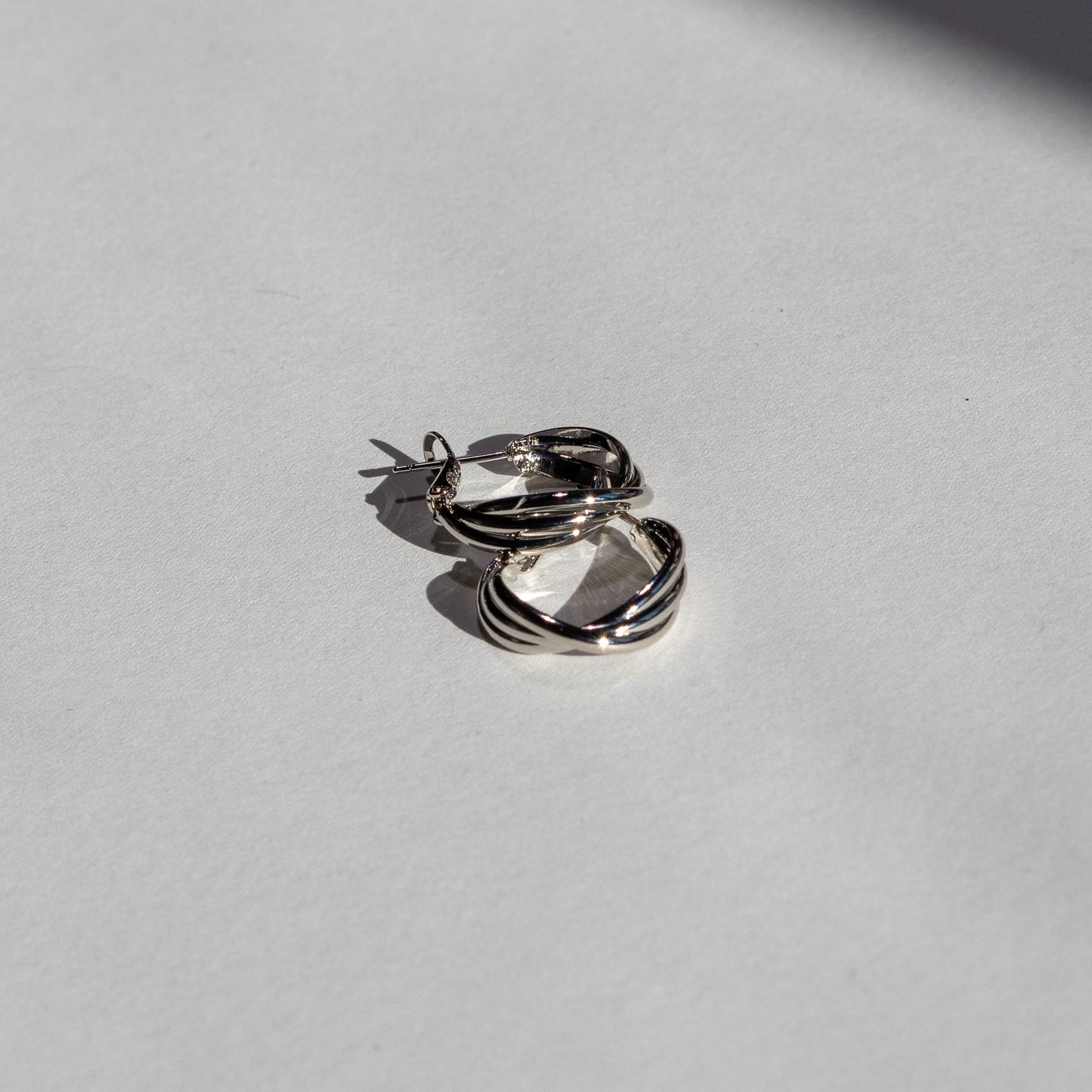 Semmi Small Swirl Hoop Earrings